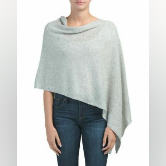 Rachel Zoe Sweaters - Rachel Zoe poncho cashmere 2plye in EUC